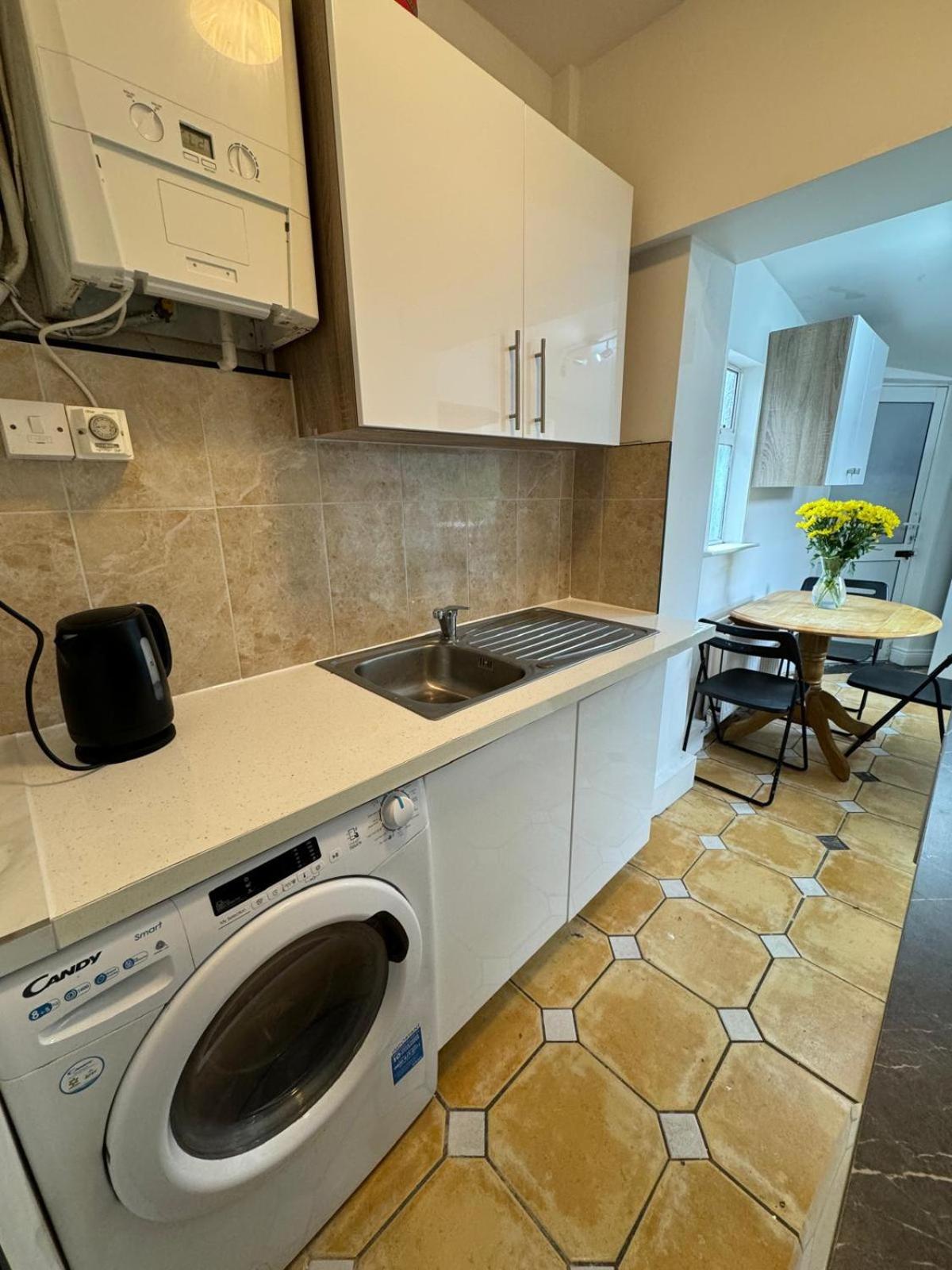 Nice Triple Room At 2 Iveragh Rd-7 Dublin Exterior photo