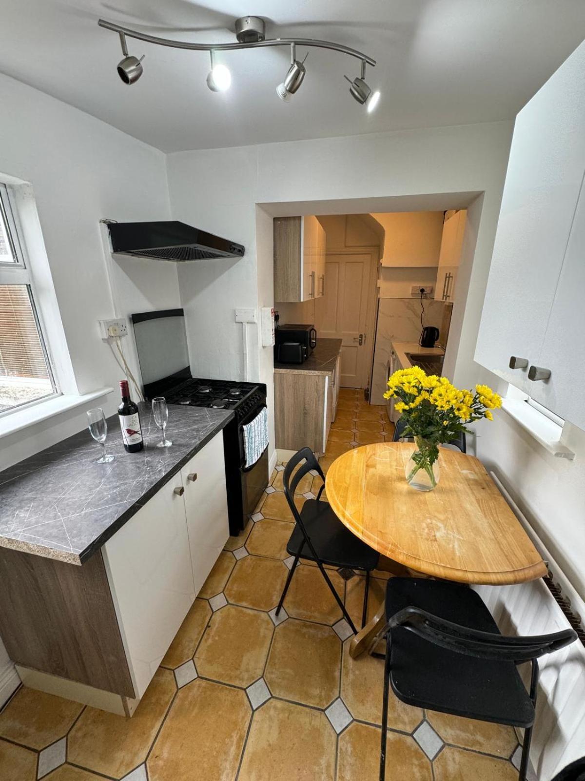 Nice Triple Room At 2 Iveragh Rd-7 Dublin Exterior photo