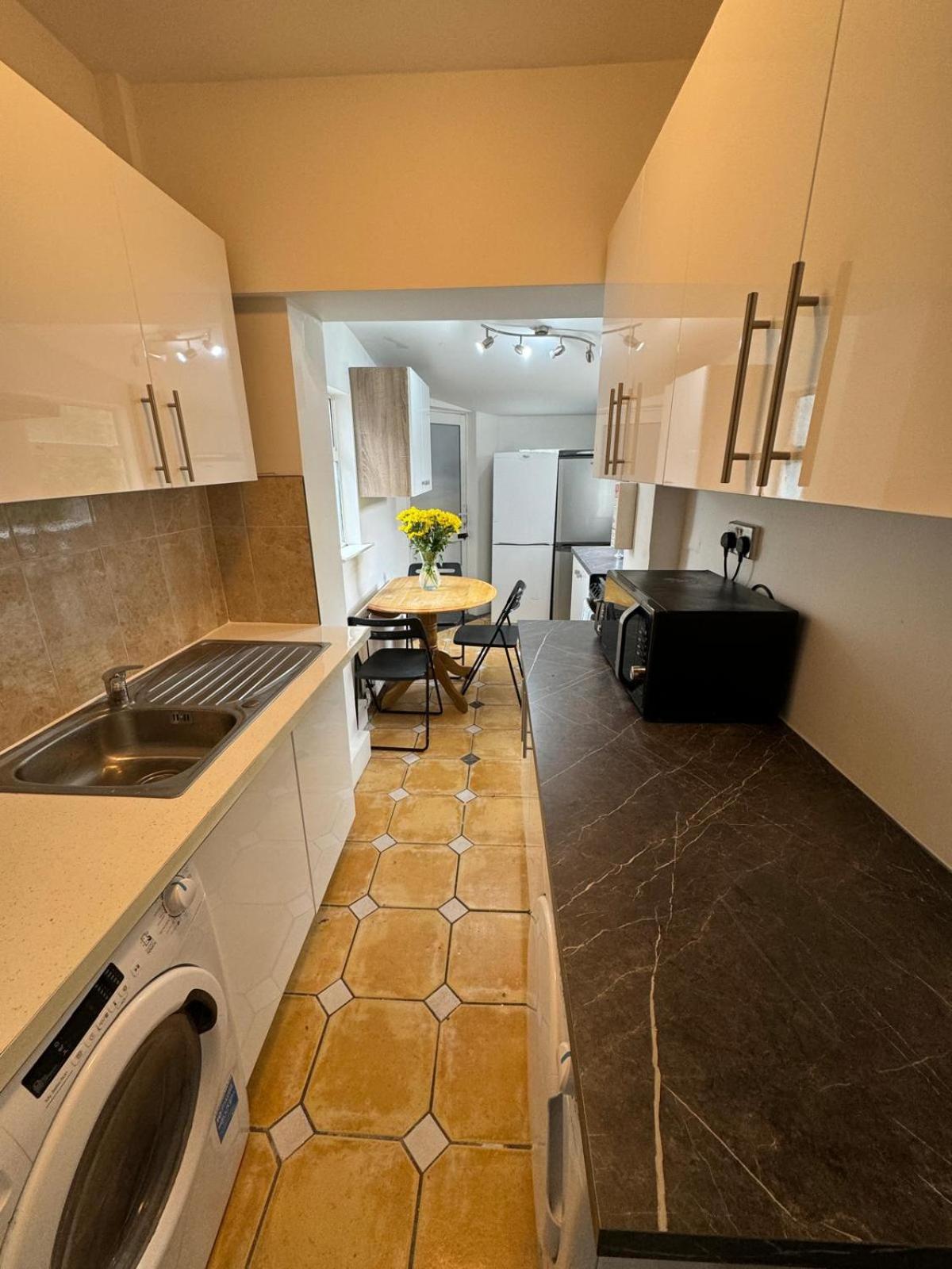 Nice Triple Room At 2 Iveragh Rd-7 Dublin Exterior photo